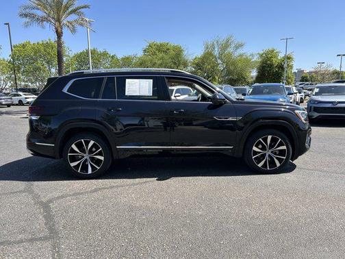 Deep Black Pearl 2024 Volkswagen Atlas 2.0T SEL Premium R-Line 4MOTION