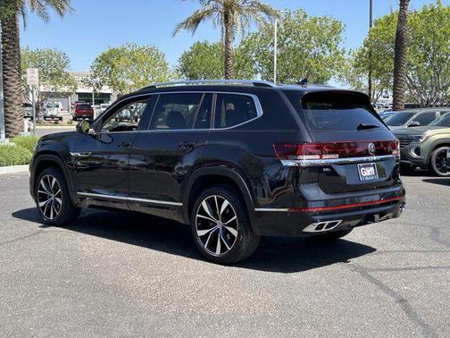 Deep Black Pearl 2024 Volkswagen Atlas 2.0T SEL Premium R-Line 4MOTION