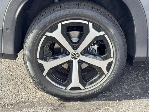 2025 Volkswagen Tiguan 2.0T SE 4MOTION