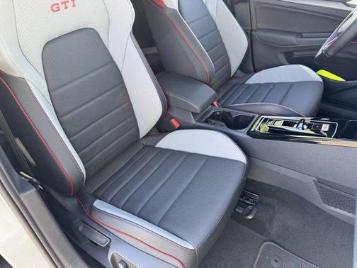 2025 Volkswagen Golf GTI 2.0T SE DSG