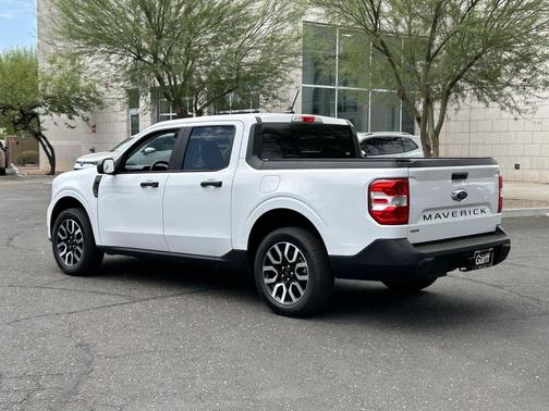 Oxford White 2024 Ford Maverick Lariat