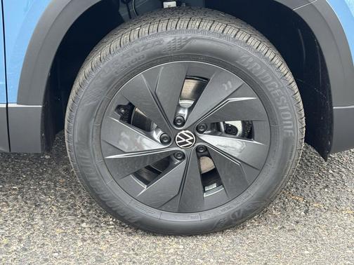 Monterey Blue Pearl 2026 Volkswagen Taos S