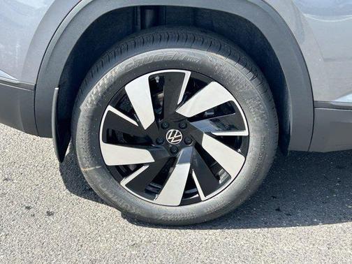 2025 Volkswagen Atlas Cross Sport 2.0T SE w/Technology 4MOTION