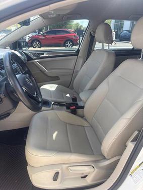 Pure White 2017 Volkswagen Golf Alltrack TSI S