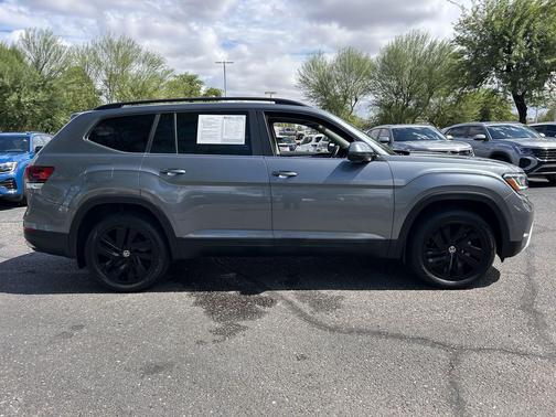 Platinum Gray Metallic 2023 Volkswagen Atlas 3.6L SE w/Technology