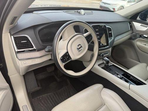 2022 Volvo XC90 T6 Inscription