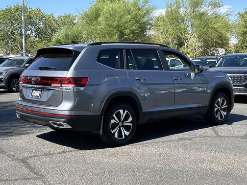 Platinum Gray Metallic 2024 Volkswagen Atlas 2.0T SE