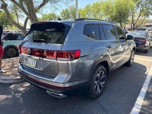Platinum Gray Metallic 2024 Volkswagen Atlas 2.0T SE
