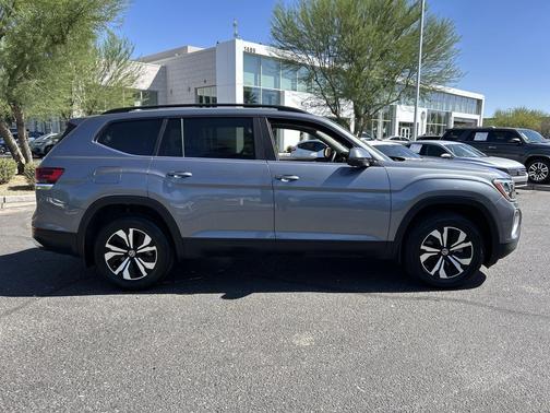 Platinum Gray Metallic 2024 Volkswagen Atlas 2.0T SE