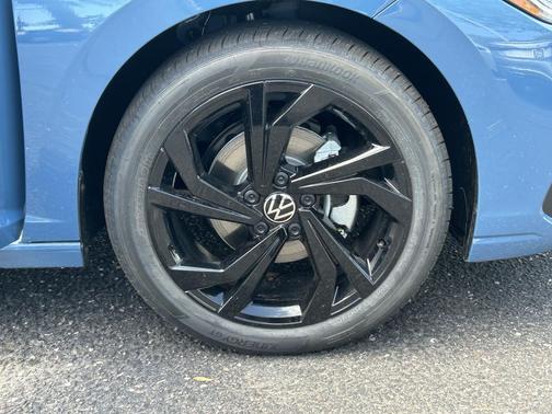 Monterey Blue Pearl 2026 Volkswagen Jetta 1.4T SE