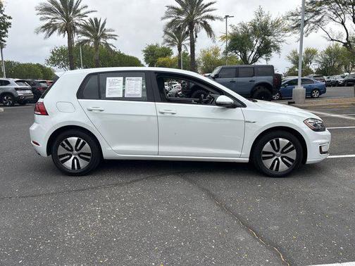 Pure White 2018 Volkswagen e-Golf SEL Premium