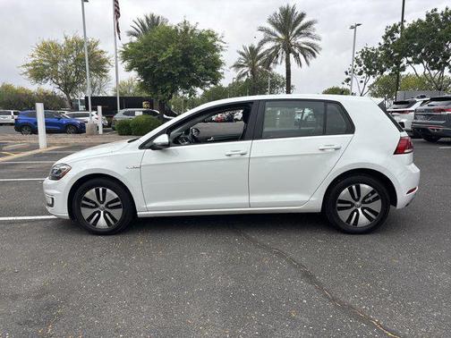 Pure White 2018 Volkswagen e-Golf SEL Premium