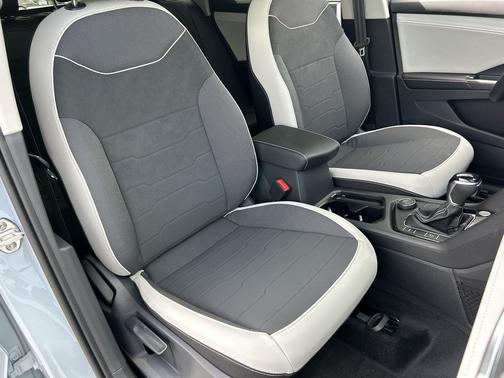 Monument Gray 2027 Volkswagen Taos SE