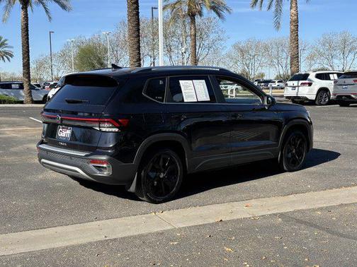 2025 Volkswagen Taos 1.5T SE