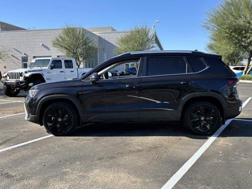 2025 Volkswagen Taos 1.5T SE