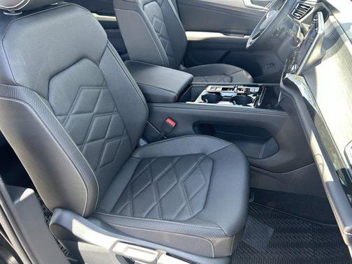 2025 Volkswagen Atlas Cross Sport 2.0T SE w/Technology 4MOTION