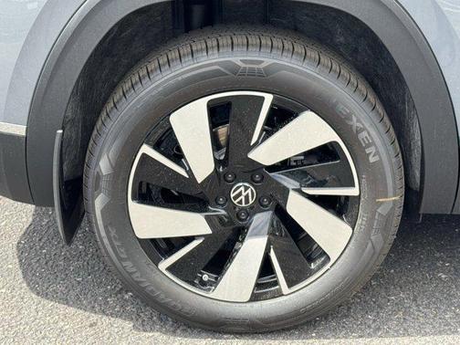 2025 Volkswagen Atlas Cross Sport 2.0T SEL