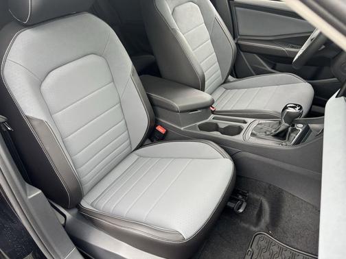 Deep Black Pearl 2026 Volkswagen Jetta 1.4T SE