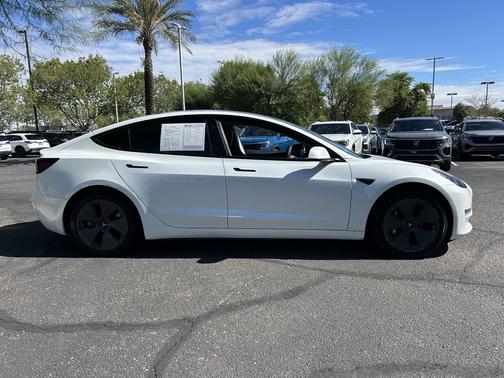 Pearl White Multi-Coat 2022 Tesla Model 3 Standard Range