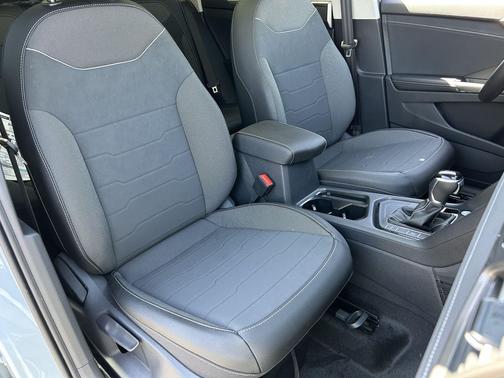 Monument Gray w/Dp Blk Rf 2026 Volkswagen Taos SE Black