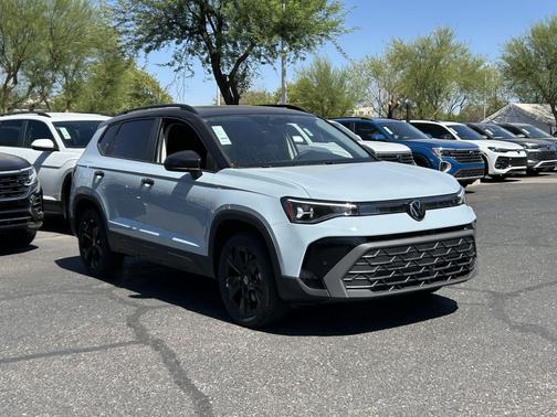 Monument Gray w/Dp Blk Rf 2026 Volkswagen Taos SE Black