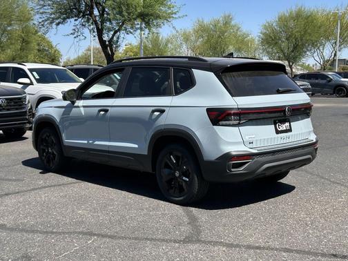 Monument Gray w/Dp Blk Rf 2026 Volkswagen Taos SE Black