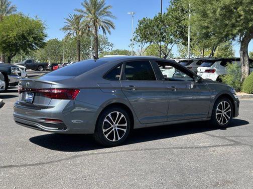 Platinum Gray Metallic 2025 Volkswagen Jetta 1.5T Sport