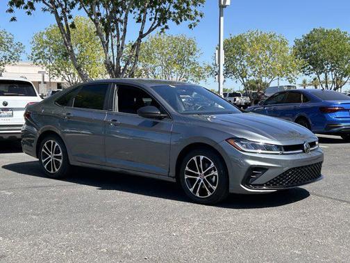 Platinum Gray Metallic 2025 Volkswagen Jetta 1.5T Sport