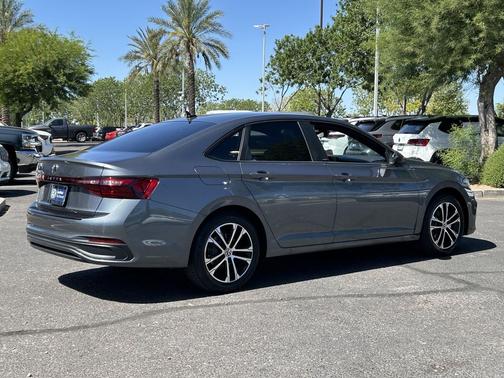 Platinum Gray Metallic 2025 Volkswagen Jetta 1.5T Sport