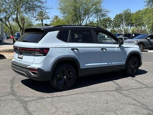 Monument Gray w/Dp Blk Rf 2026 Volkswagen Taos SE Black