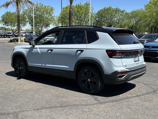 Monument Gray w/Dp Blk Rf 2026 Volkswagen Taos SE Black