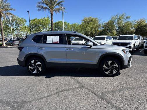 2025 Volkswagen Taos 1.5T SE