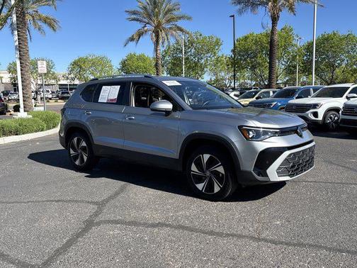Pyrite Silver Metallic 2025 Volkswagen Taos 1.5T SE