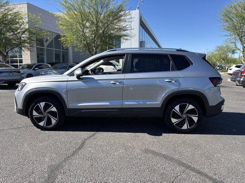 Pyrite Silver Metallic 2025 Volkswagen Taos 1.5T SE
