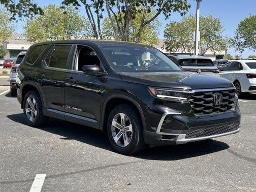 Crystal Black Pearl 2024 Honda Pilot EX-L 7 Passenger