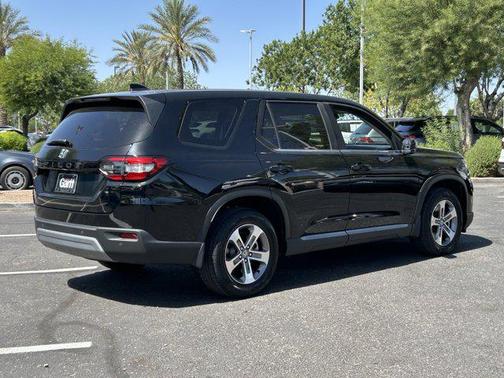 Crystal Black Pearl 2024 Honda Pilot EX-L 7 Passenger