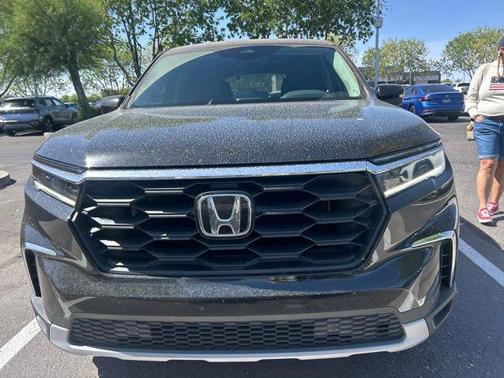 Crystal Black Pearl 2024 Honda Pilot EX-L 7 Passenger