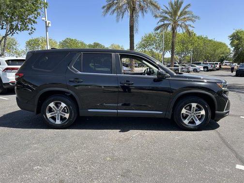 Crystal Black Pearl 2024 Honda Pilot EX-L 7 Passenger
