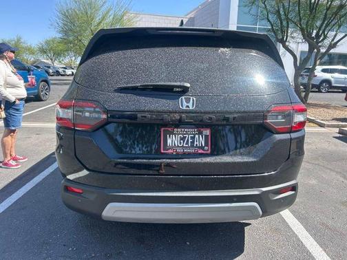 Crystal Black Pearl 2024 Honda Pilot EX-L 7 Passenger