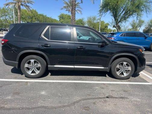 Crystal Black Pearl 2024 Honda Pilot EX-L 7 Passenger