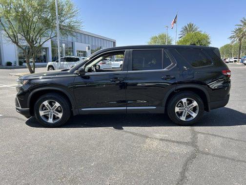 Crystal Black Pearl 2024 Honda Pilot EX-L 7 Passenger