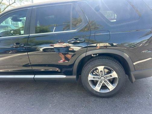 Crystal Black Pearl 2024 Honda Pilot EX-L 7 Passenger