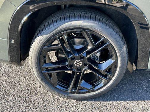 2025 Volkswagen Tiguan 2.0T SE R-Line Black