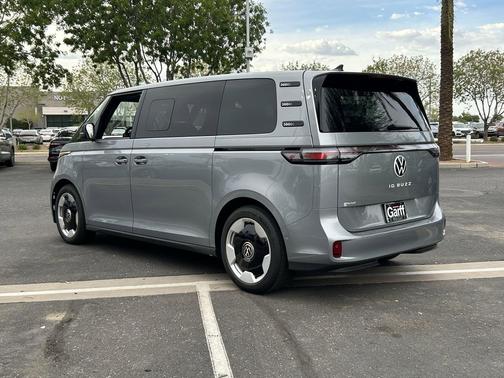 Metro Silver Metallic 2025 Volkswagen ID. Buzz Pro S Plus