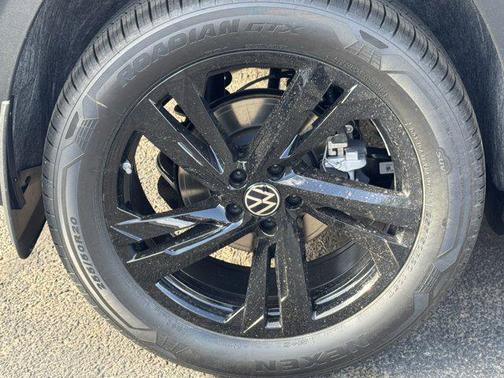 2026 Volkswagen Atlas Cross Sport 2.0T SEL