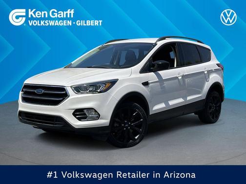White Platinum Metallic Tri-Coat 2019 Ford Escape SE