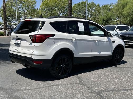 White Platinum Metallic Tri-Coat 2019 Ford Escape SE