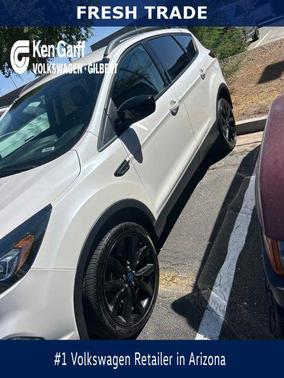 White Platinum Metallic Tri-Coat 2019 Ford Escape SE
