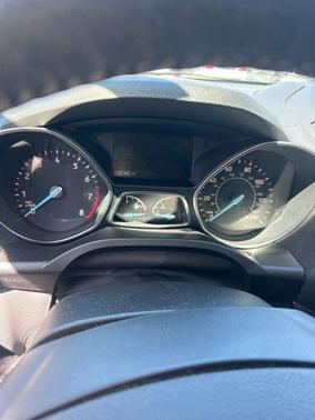 White Platinum Metallic Tri-Coat 2019 Ford Escape SE