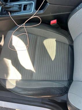 White Platinum Metallic Tri-Coat 2019 Ford Escape SE